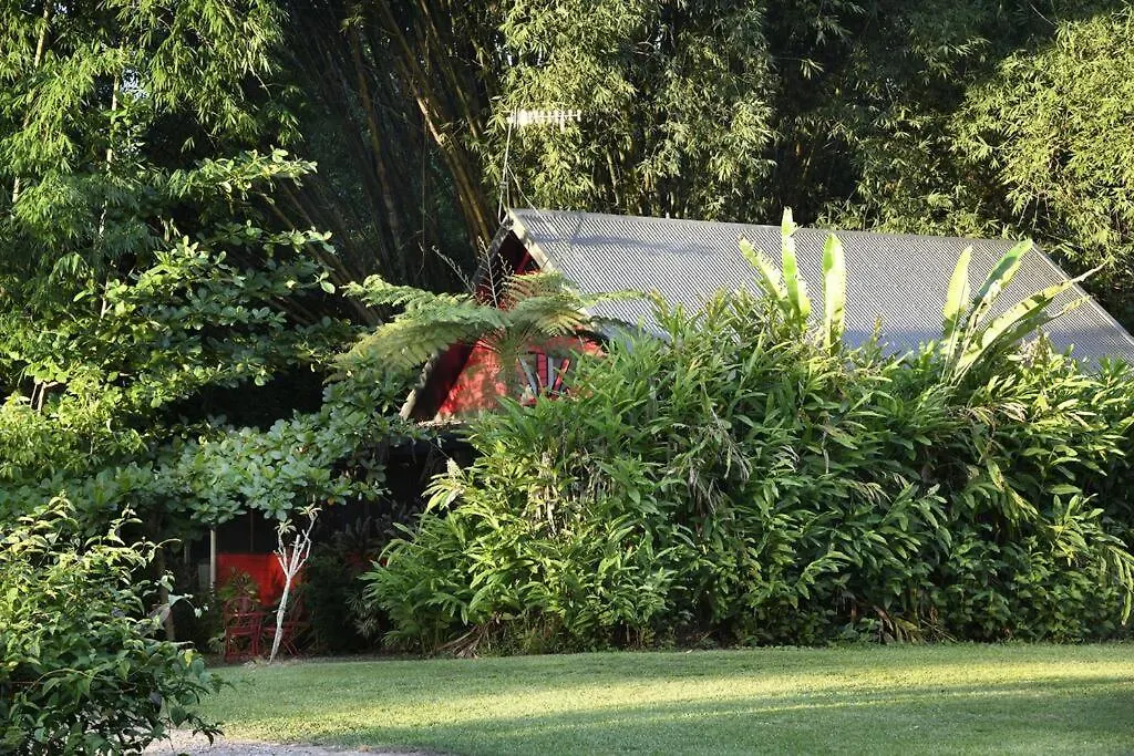 Dom wakacyjny Lillypads Red Cottage - Rainforest Tranquility Mission Beach