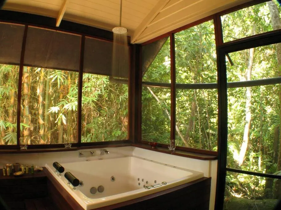 Dom wakacyjny Lillypads Red Cottage - Rainforest Tranquility Mission Beach
